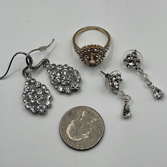 SPARKLE BUNDLE! 2 PAIRS OF EARRINGS AND ONE RING, SIZE 8 - Picture 9 of 9